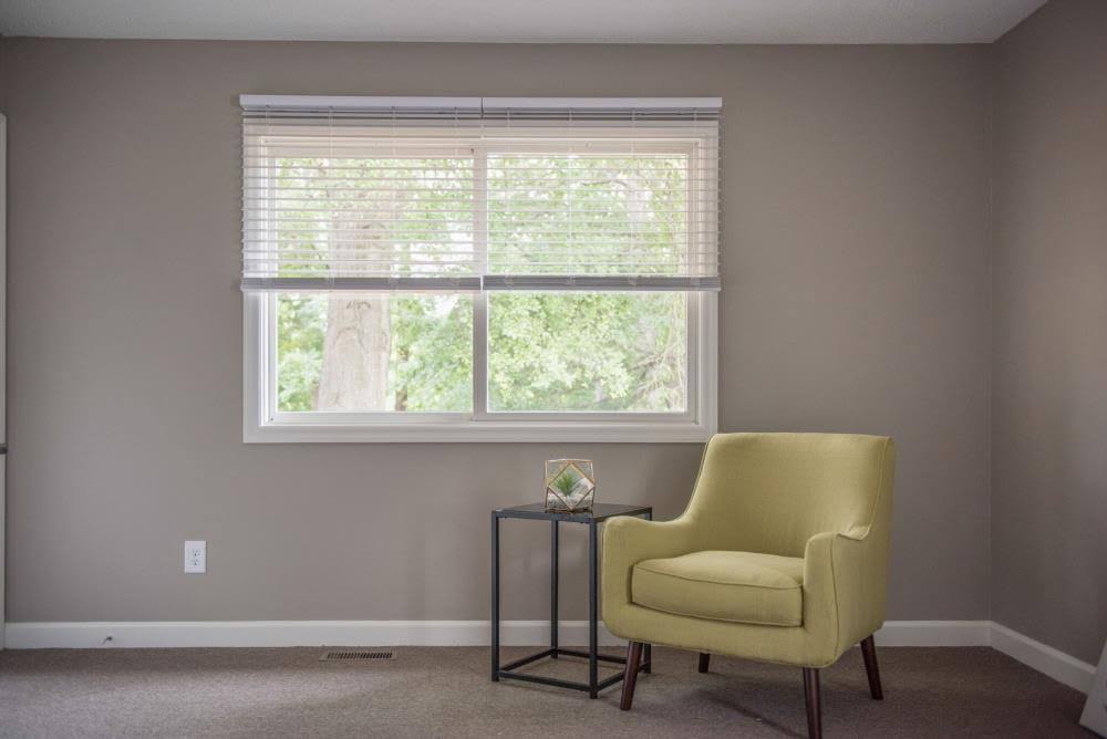 Cordless Faux Wood Room Darkening Blinds L99629