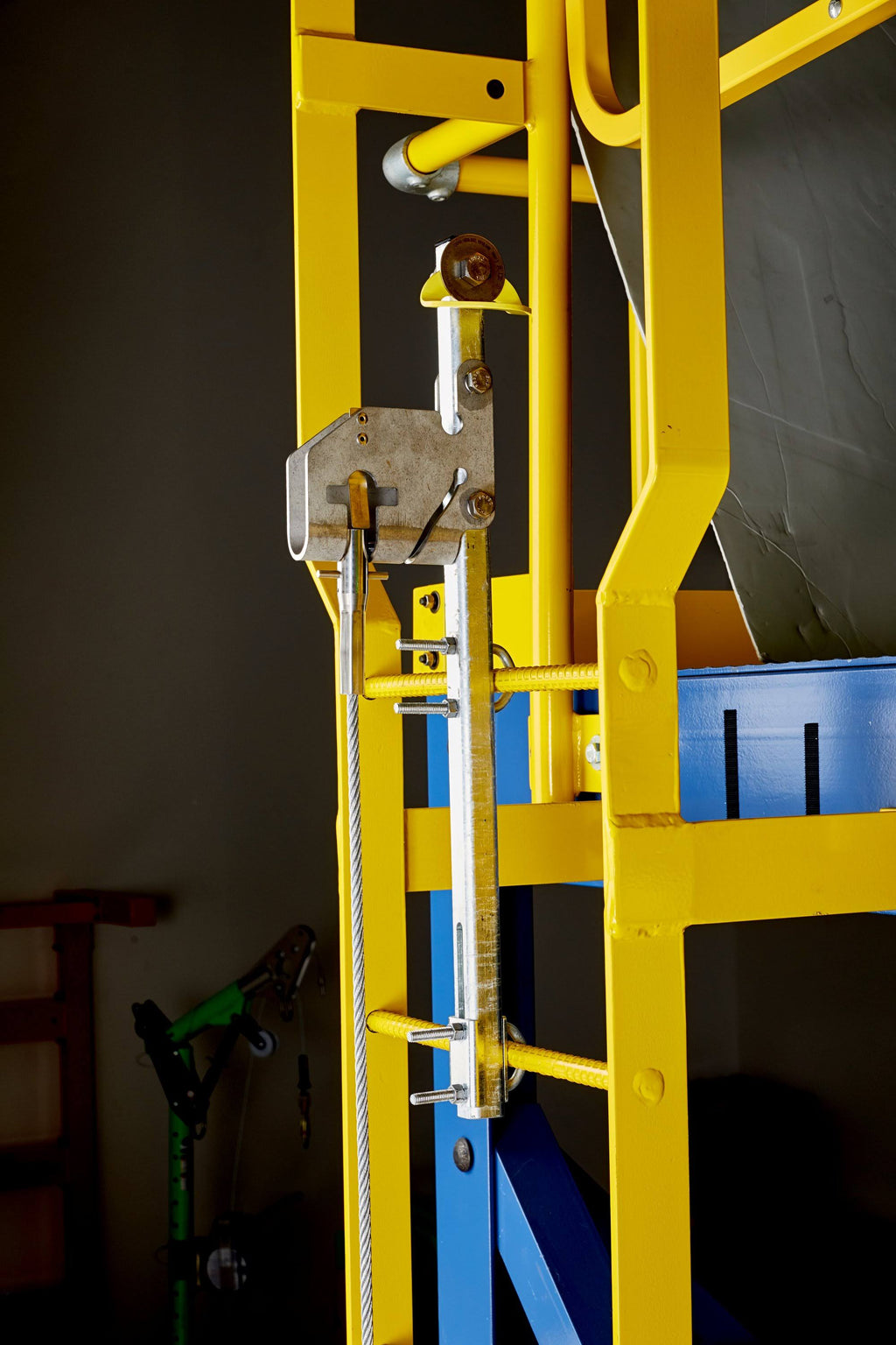 Galvanized Steel Vertical Safety System, 90 ft P7712
